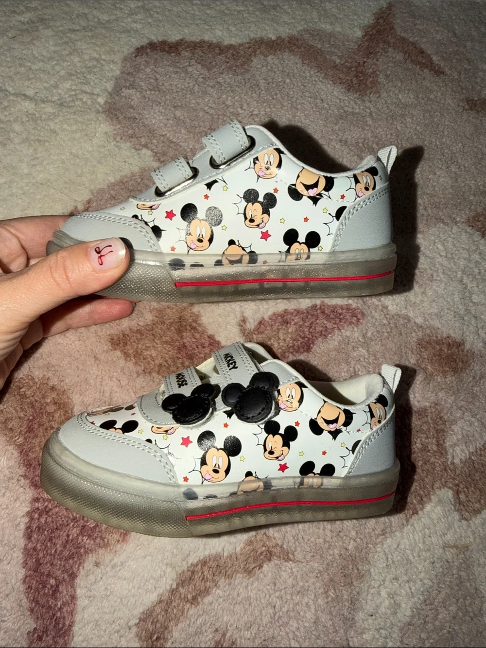 Harper Canyon Disney White Mickey Mouse Velcro Toddler Light Up Sneakers